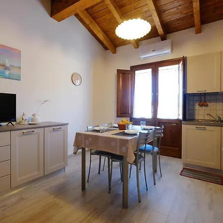 Casa Jole Rossa Apartment *